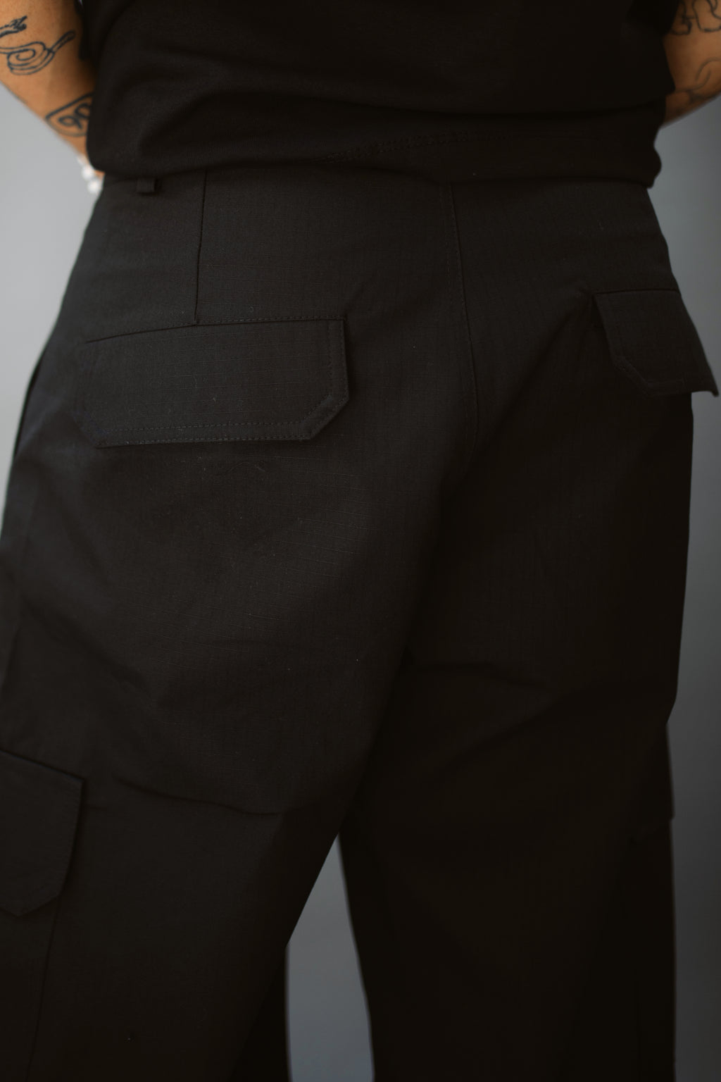 BLACK CARGO PANTS