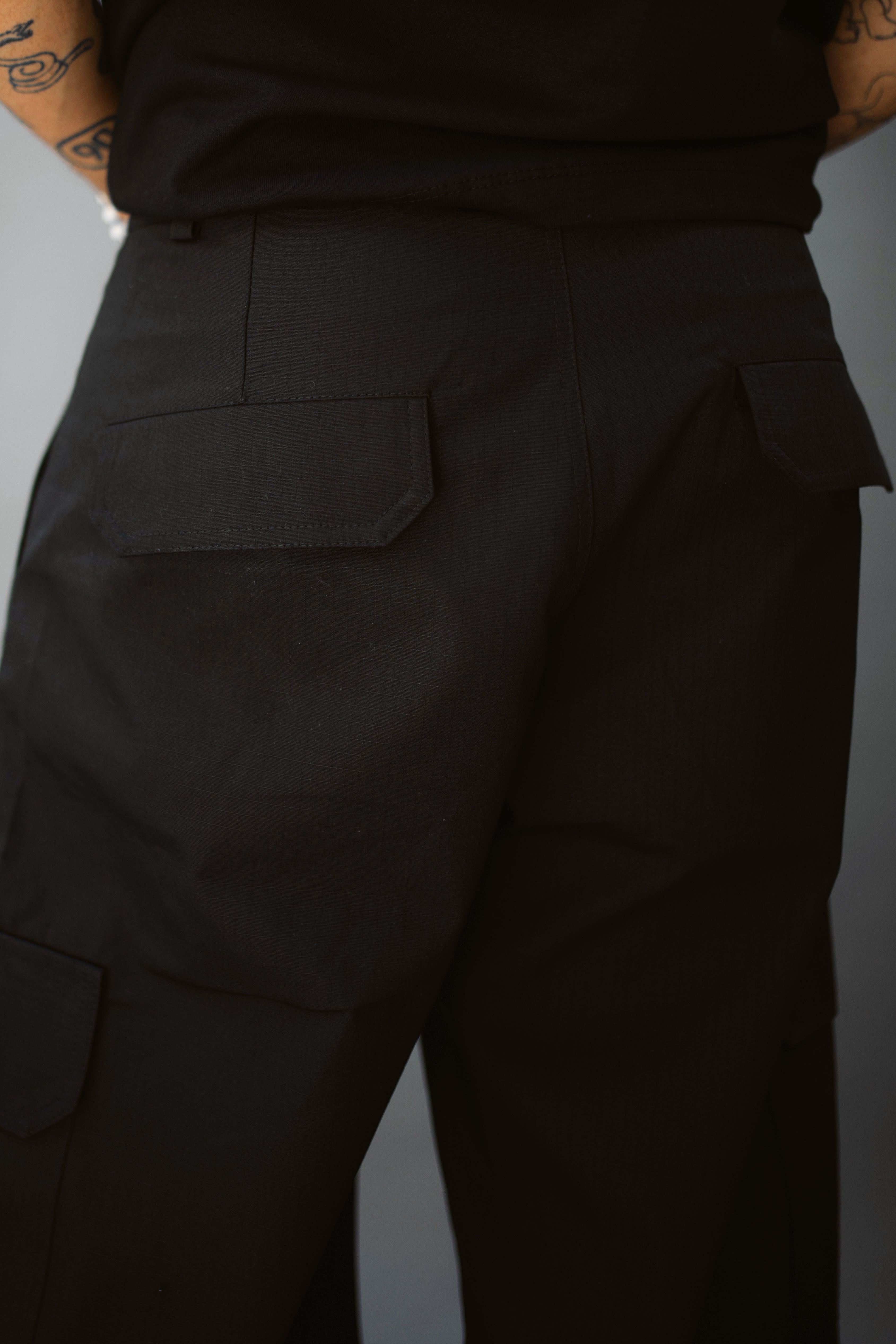 BLACK CARGO PANTS