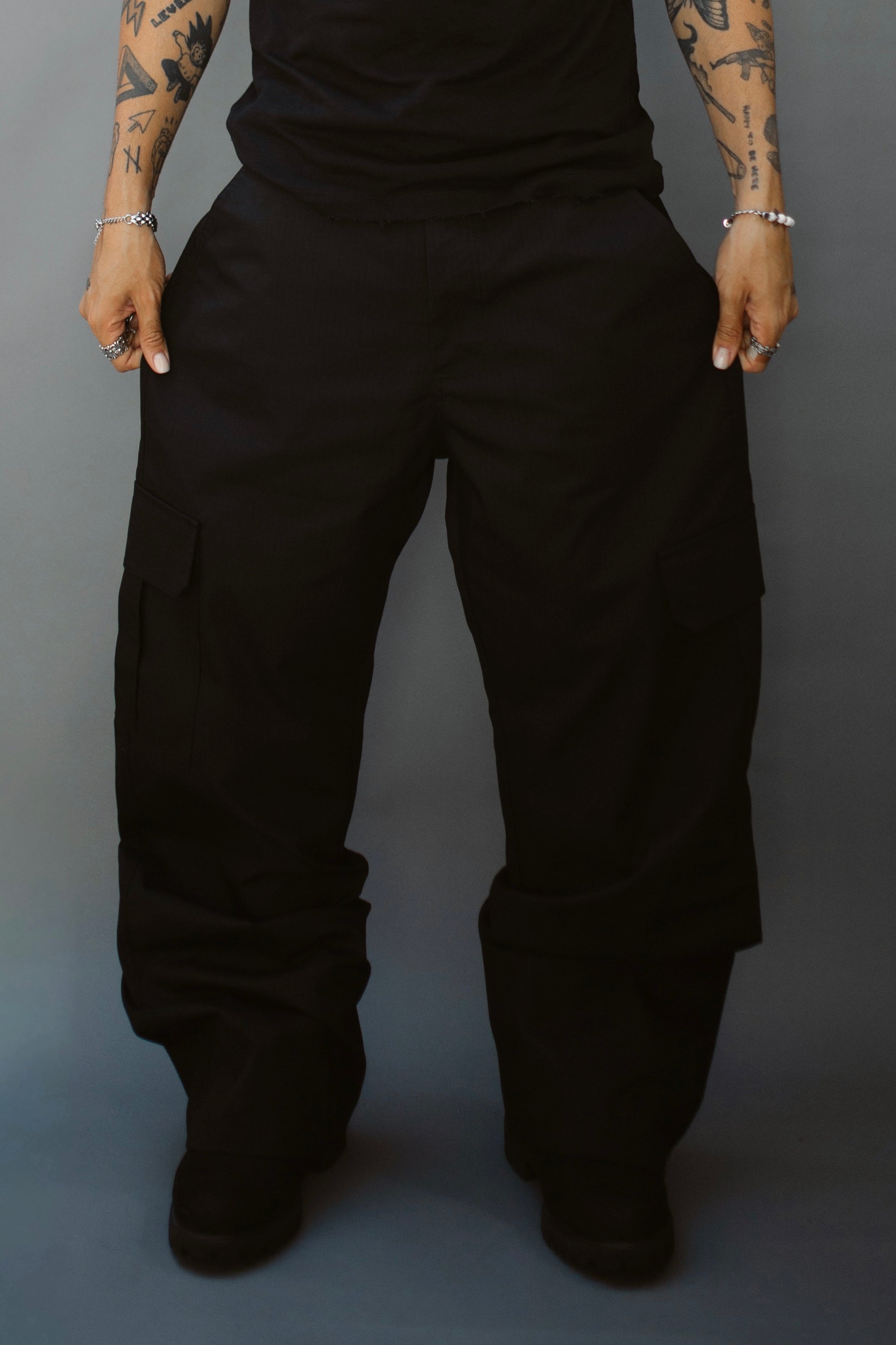 BLACK CARGO PANTS