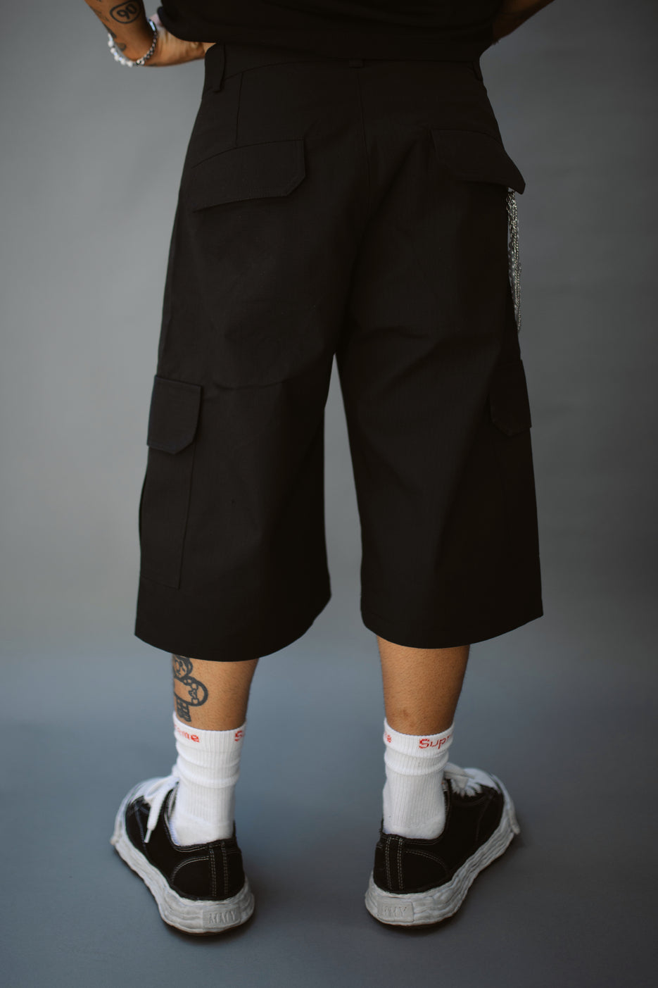 BLACK CARGO SHORTS