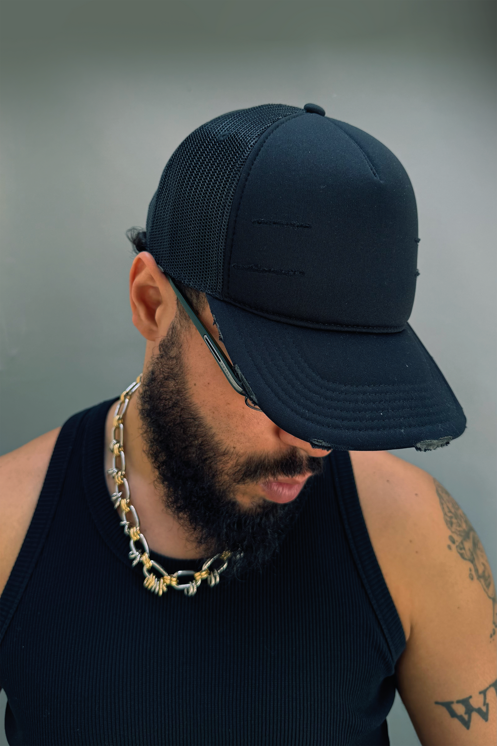 BLACK TRUCKER HAT