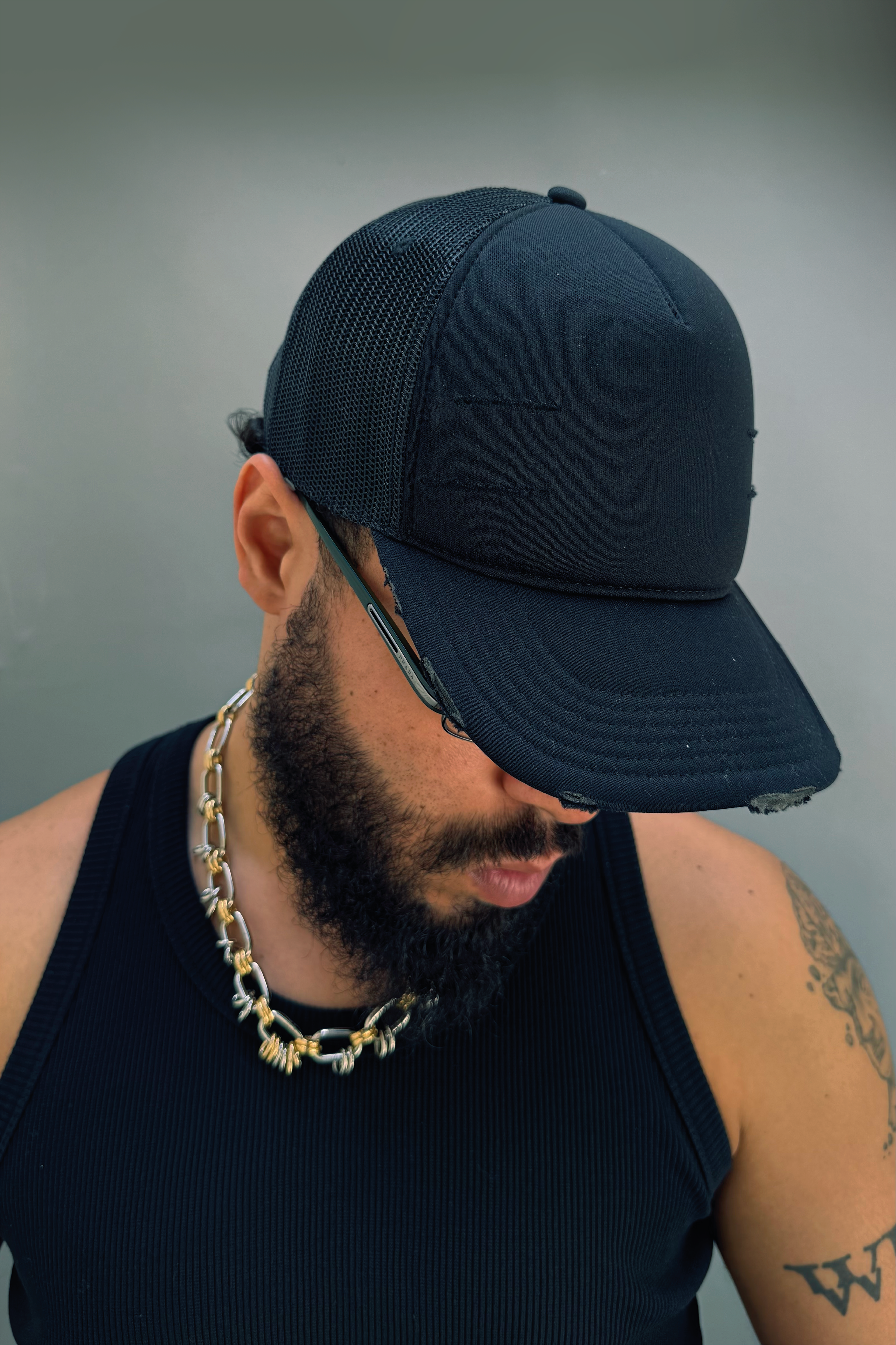 BLACK TRUCKER HAT